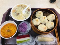 顶黄加蟹小笼包-常州糕团店(北大街新世纪商城店)