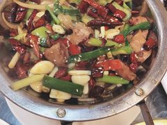 干锅肥肠-龙香居海鲜家常菜饭店·特色驴肉·古城浑锅