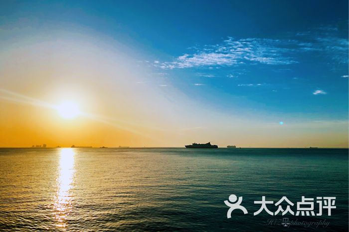 青岛金茂湾海边图片
