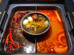 -老牌坊云南鱼豆花火锅(哈西万达店)