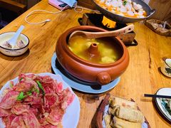 -老滇山寨•云南特色菜•地方菜•民族风情歌舞表演(金碧店)