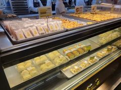 面包甜点陈列柜-鲍师傅糕点(江苏路店)