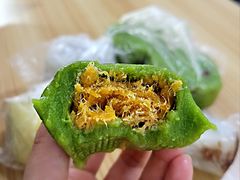 蛋黄肉松青团-沈大成(南京东路店)