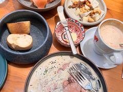 餐前面包配自制黄油-Laures·月桂西班牙碳烤餐厅(十尚坊店)
