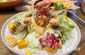 Mango Shrimp Vegetable Salad