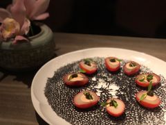 茶香鸽蛋酿鹅肝-悦轩中餐厅·高空江景·杭州柏悦酒店