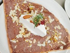 冰砖巧克力配坚果甜味可丽饼-salée