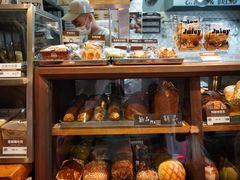 面包甜点陈列柜-Juicy Bakery(大学路店)