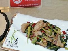 鹿耳韭炒老腊肉-土司宴