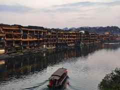 -临江餐馆二楼美食部落