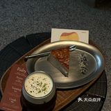 ☕️下雨天来喝个咖啡也太chill了
