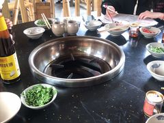 -茅草房·河畔园林火锅