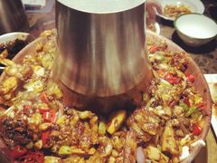 -沪小二炭火蛙锅(淮海中路美食不夜城店)