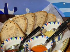 三种酱配酸面包-Mesa Madre梅萨妈妈·Bintana(国贸店)