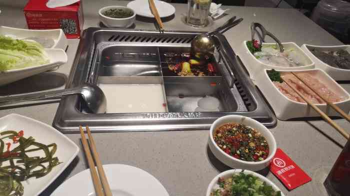 海底捞火锅(安吉万达店)-"这次去吃感觉服务不是很热情,门迎的小哥哥.