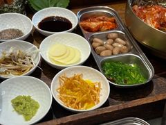 -围炉肉舍•炭烤活鳗•丹东海鲜烤肉(步行街店)