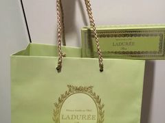 马卡龙小礼盒-ladurée(戴高乐机场T 2F店)