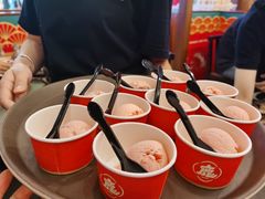 草莓冰淇淋-仙隐小鹿中华料理(南宁万象城店)