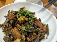 -帅巴人舅母子腊蹄民俗村