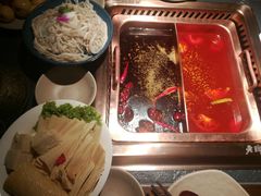 -老牌坊云南鱼豆花火锅(哈西万达店)