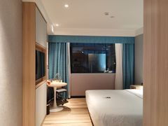 -深圳龙华大浪商业中心亚朵X酒店