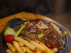 -香港新发烧腊茶餐厅(万象店)