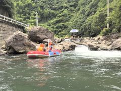 -安吉龙王山峡谷漂流