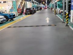-万达广场菱角湖店-地面停车场