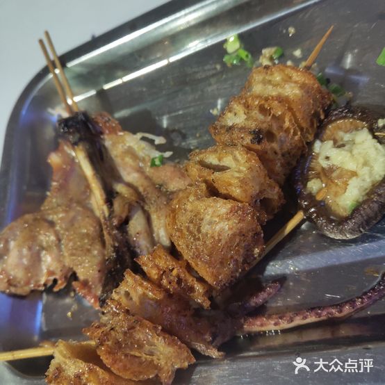 管飞海烧烤美食店