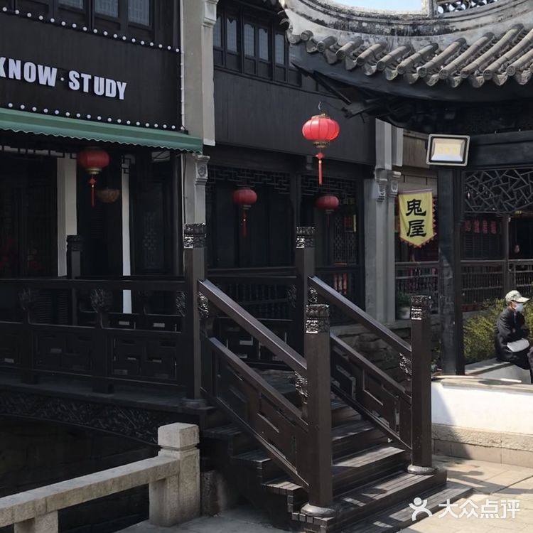 这是千灯古镇的著名景点＂三桥邀月＂之一