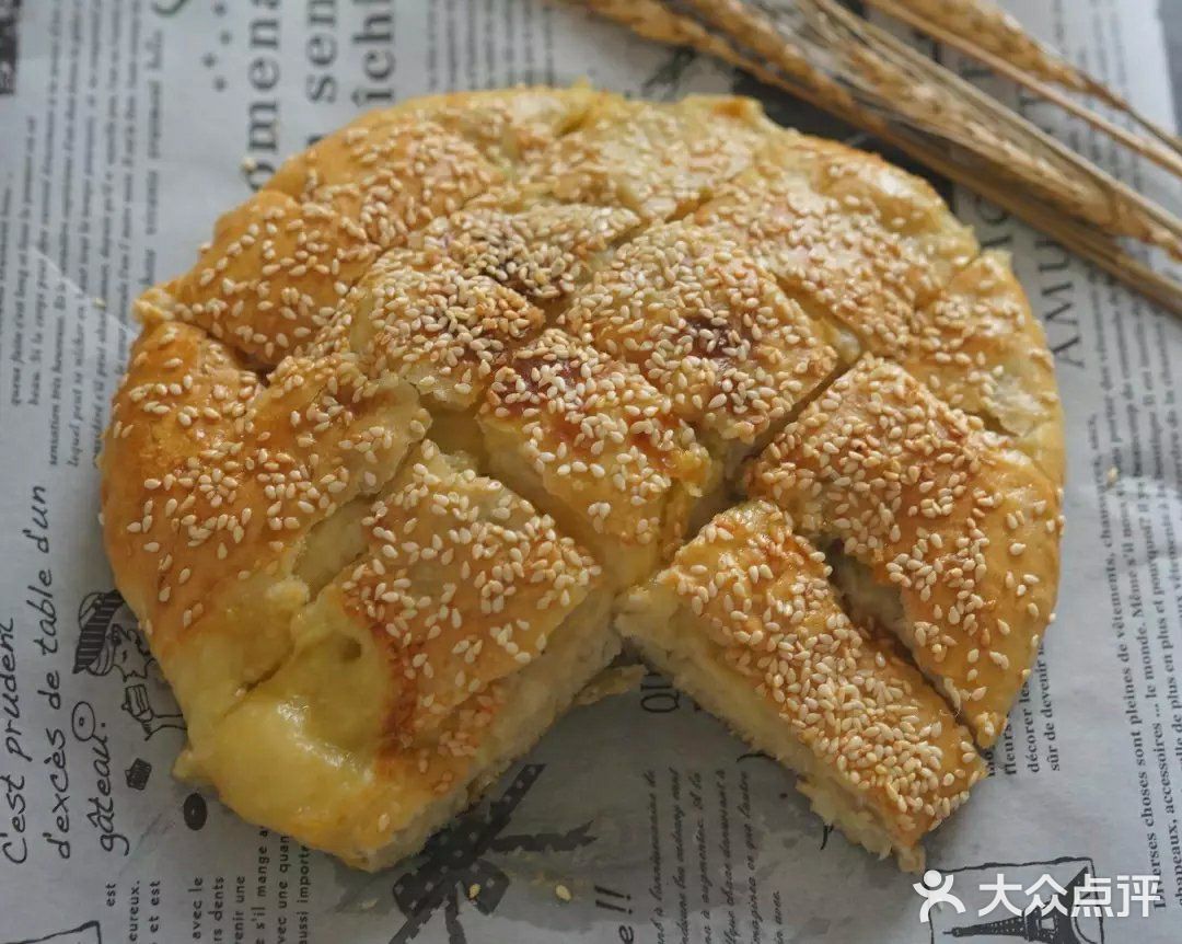 会拉丝还会爆浆！这款无需烤箱的香蕉芝士饼比任何面包都好吃