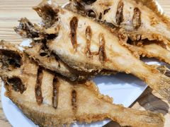 炸偏口鱼-方城小吃店