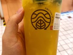 凤梨金桔奶绿-眷茶臻选(中原万达店)
