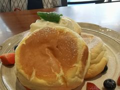 莓果奶油芝士舒芙蕾松饼-UPPER KITCHEN(延安路店)