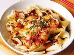 油泼扯面-吕氏馄饨包子大排档