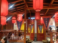 -宽板凳老灶火锅(台湾街店)