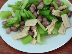 芹菜花生米-宝瑞门钉肉饼店