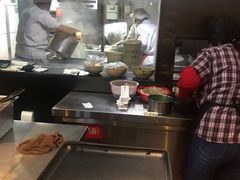 -亮亮面馆(经六路店)