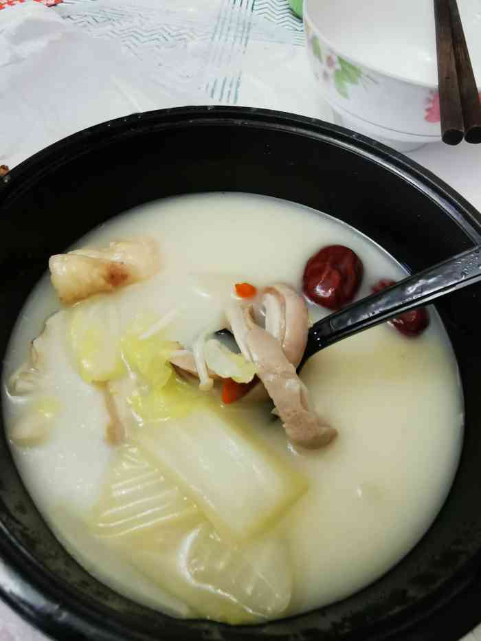 九优潮汕猪肚鸡汤饭(潮王路店)-"这家销量第一的猪肚鸡非常推荐,汤底