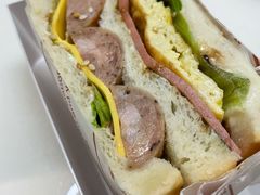 黑椒脆脆肠三明治-Cafe on warm(丹霞店)