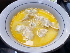 金汤黄鱼馄饨-蟹黄鱼·楼上面馆(外滩中央旗舰店)