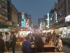 -六合夜市