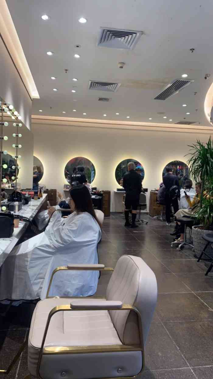 明星店(正佳店)-"【项目】剪发专业沙龙设计师,啊kong.