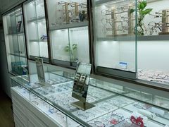 -翰佐蔡司小乐圆·依视路星趣控·暴龙眼镜折扣店