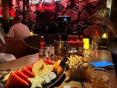 -FOUR PLAY BAR