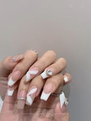 -花岐款式专研健康美甲沙龙