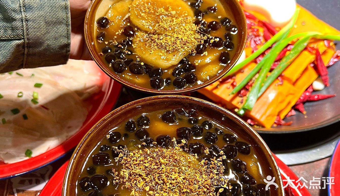 天津居民楼里的老火锅🍲手工花卷绝了❗️