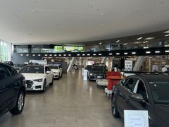 -成都华星名仕奥迪4S店(龙潭寺店)