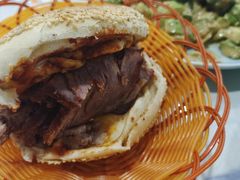 烧饼夹牛肉-清真喜兰老丁羊汤特色小吃