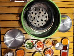 -山野的朋友露营炭火烤肉